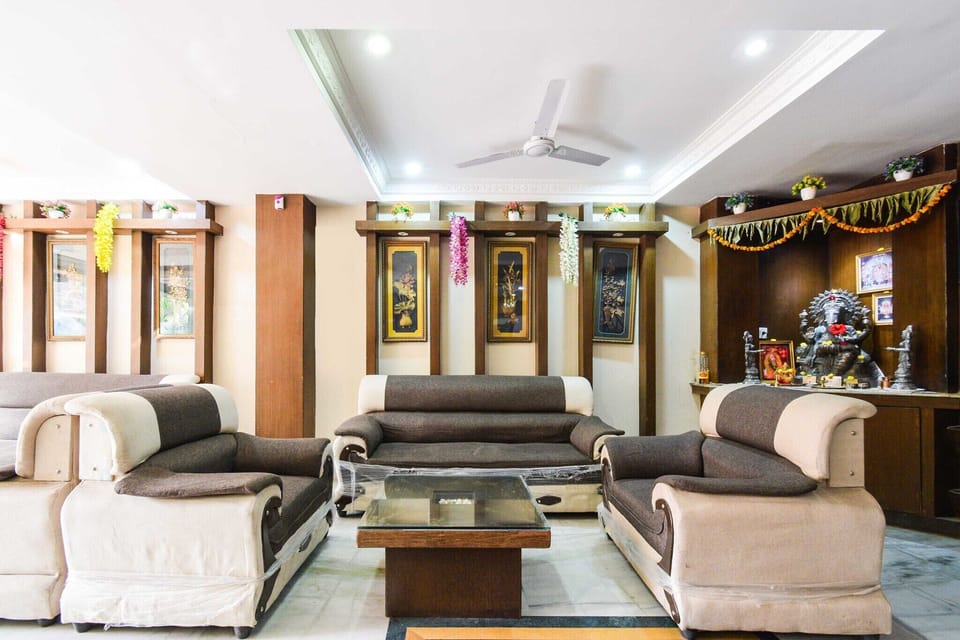 Entrance / Reception