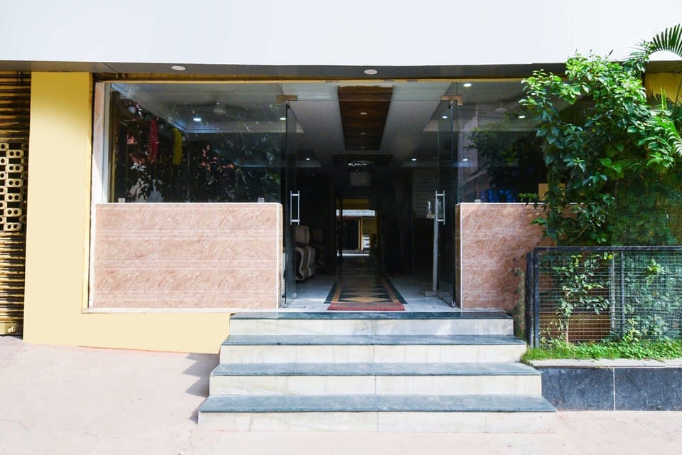 Entrance / Reception