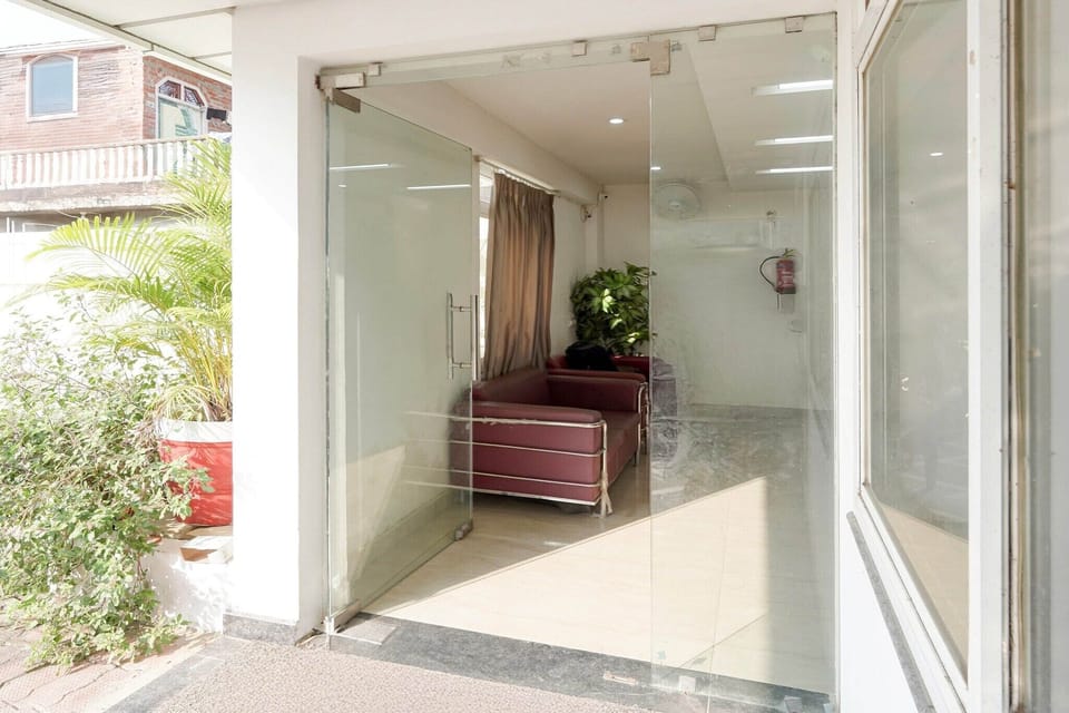 Entrance / Reception
