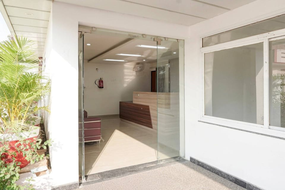 Entrance / Reception