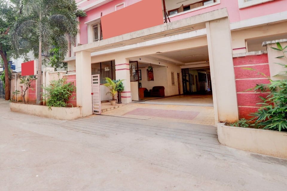 Entrance / Reception