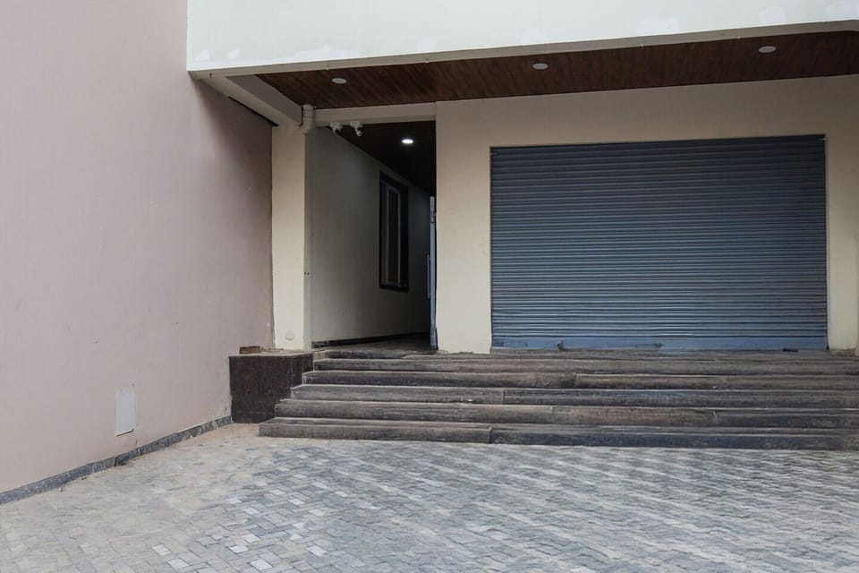 Entrance / Reception