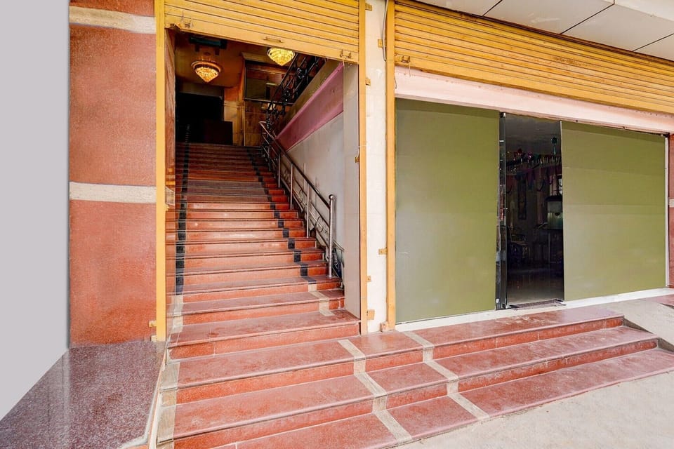 Entrance / Reception