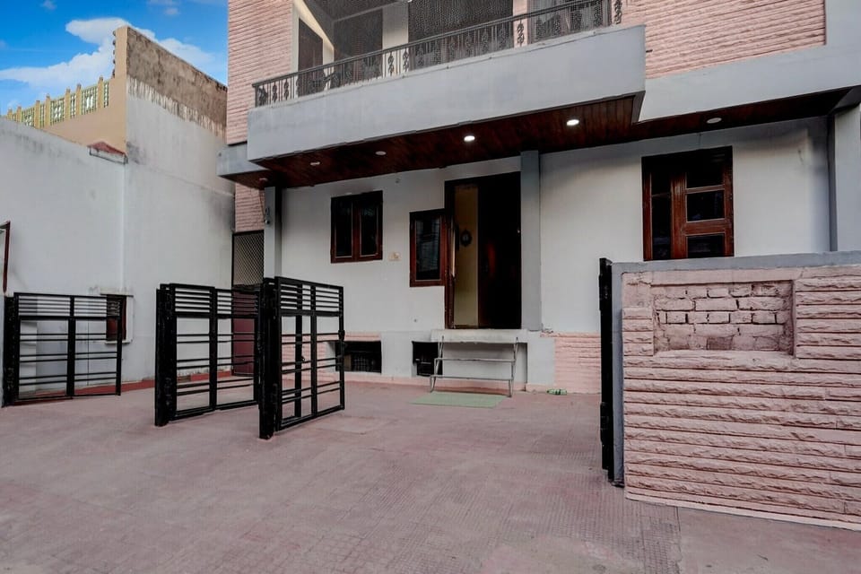 Entrance / Reception
