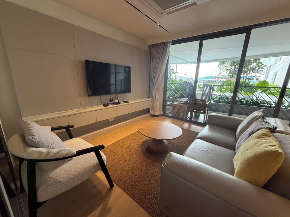 Luxurious One bedroom Condo with Pool View at The Aqua Boat Avenue near Laguna Apartment in Choeng Thale