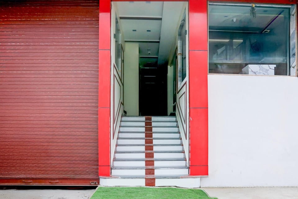 Entrance / Reception