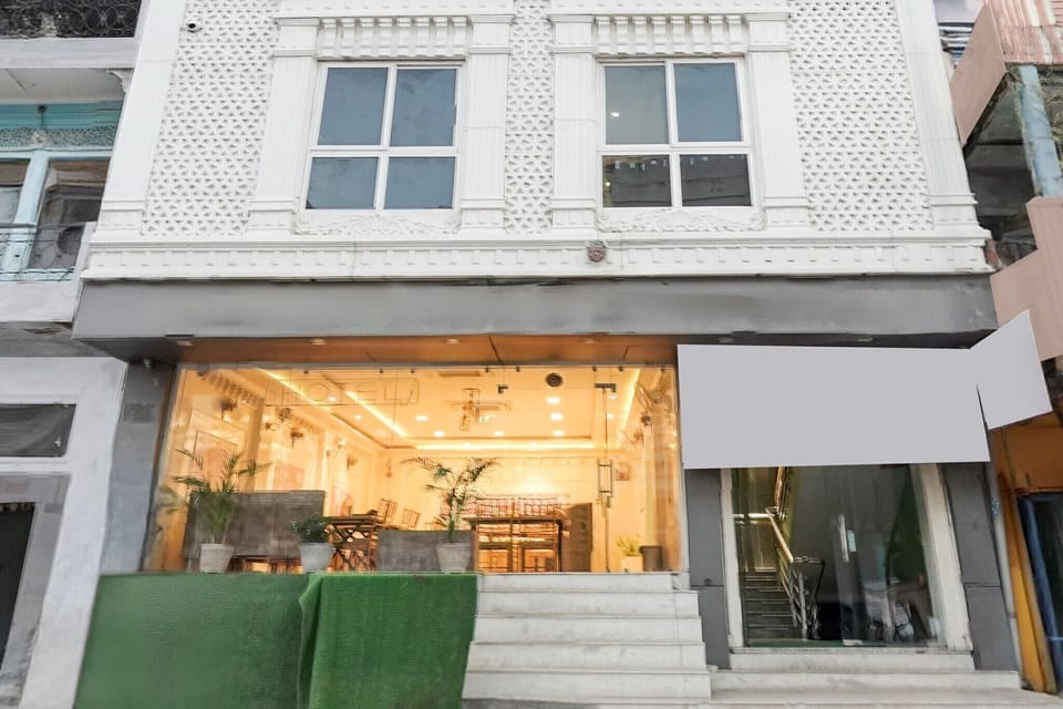 Entrance / Reception