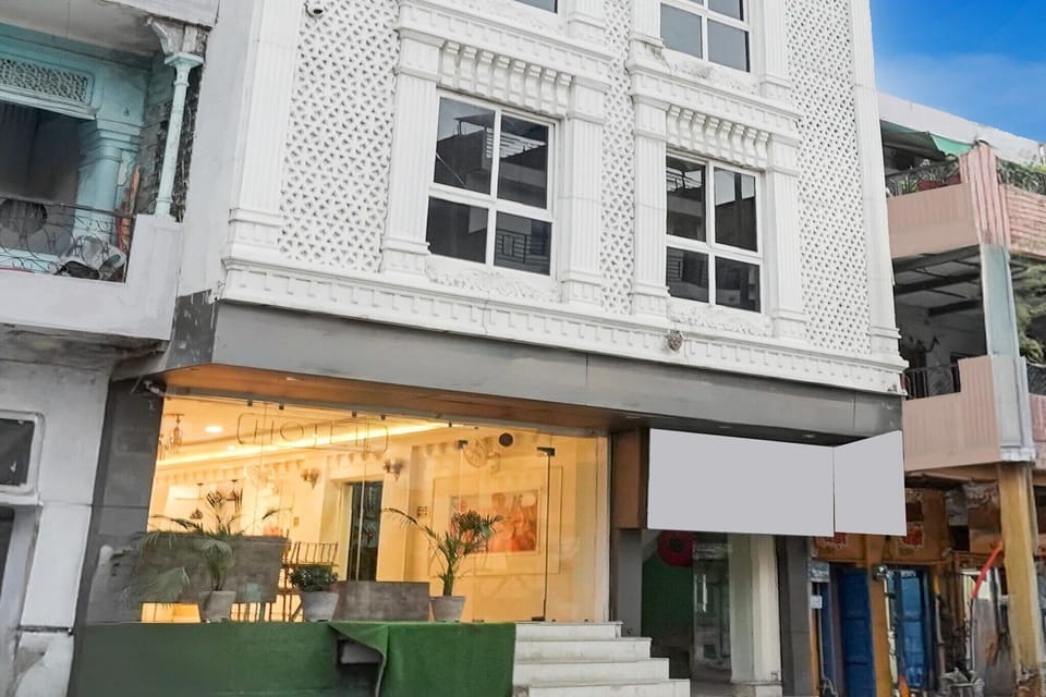 Entrance / Reception