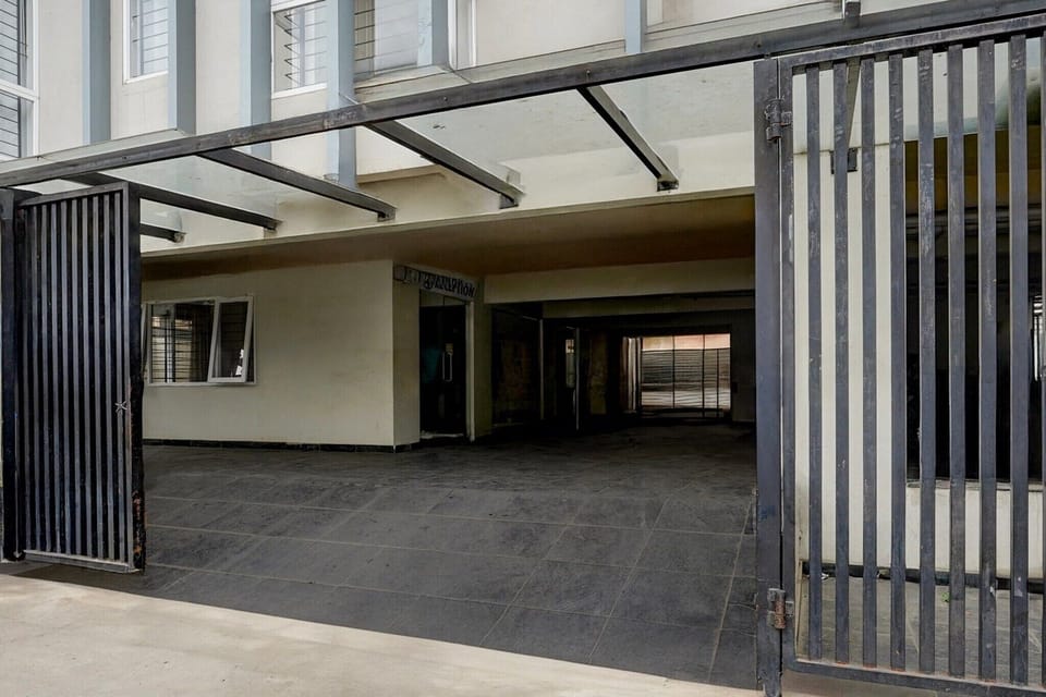 Entrance / Reception