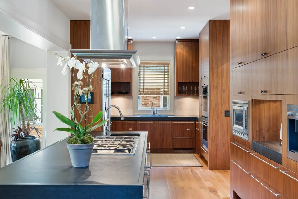 Chef’s kitchen w/ gas cooktop & statement vent hood for inspired cooking