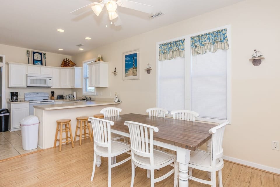 8              Dining Area