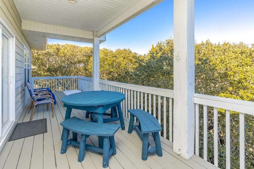 Top Floor Sun Porch and Covered Deck