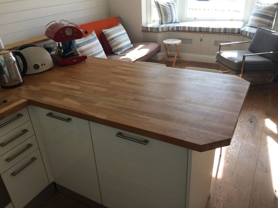 Full kitchen facilities and comfy open plan lounge space - Beachside Apartment Broadstairs - @seastayuk - seastay.co.uk