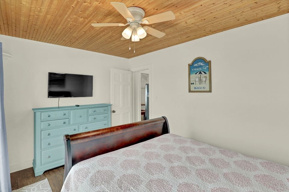 Oceanfront Bedroom 2 (3)