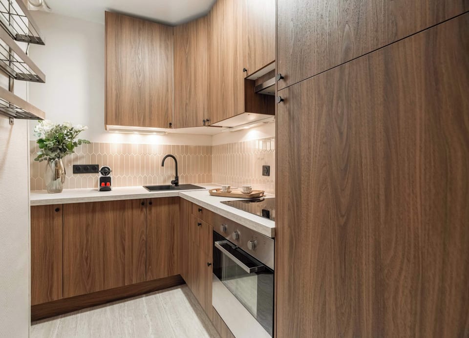 Contemporary kitchen design with top-of-the-line appliances, ensuring a seamless cooking experience.