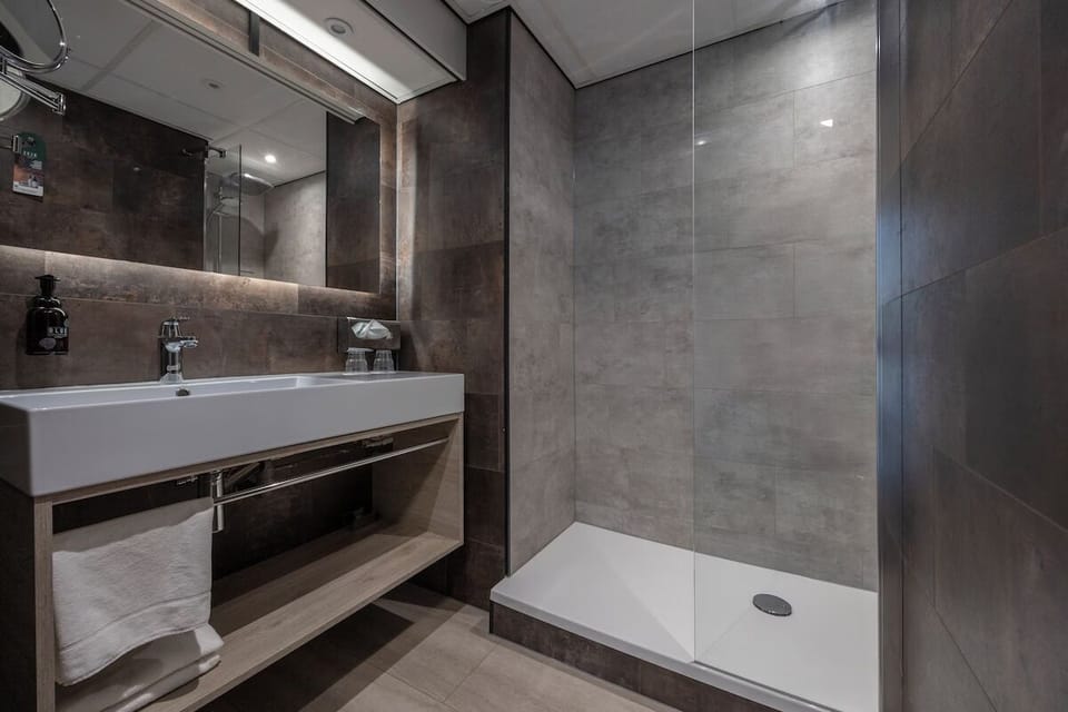 Enjoy a spa-like rinse with bright, spotless shower space.
