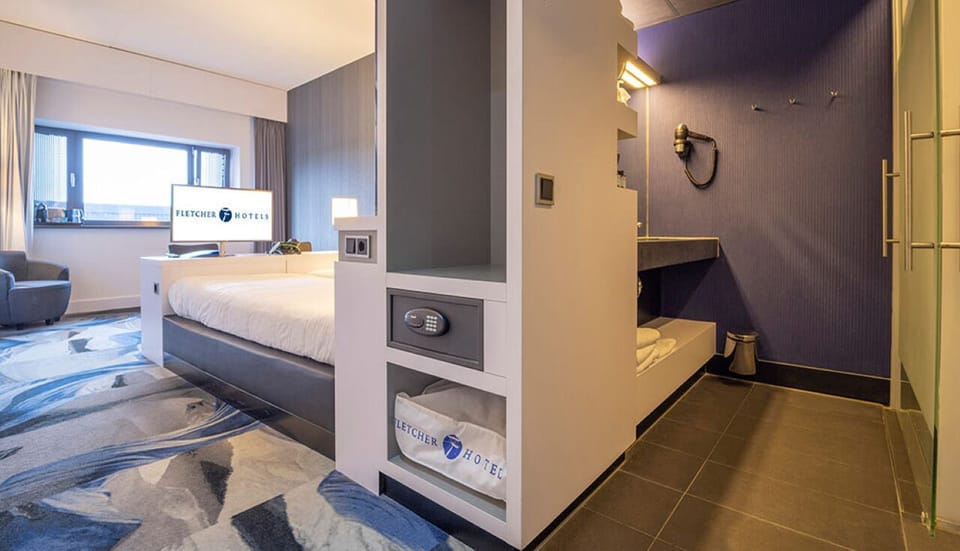Unit with 2 Single Beds