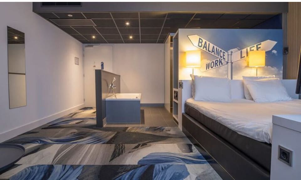 Unit with 1 King Bed