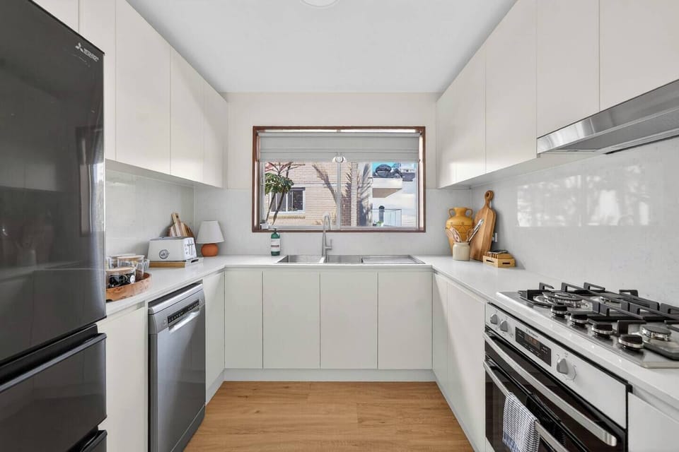 Cook with ease in the modern kitchen, thoughtfully equipped with everything you need for relaxed meals at home.