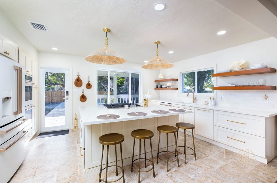 Kitchen / Entryway