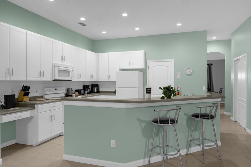 Kitchen Area with Breakfast Bar that Seats 2 People
