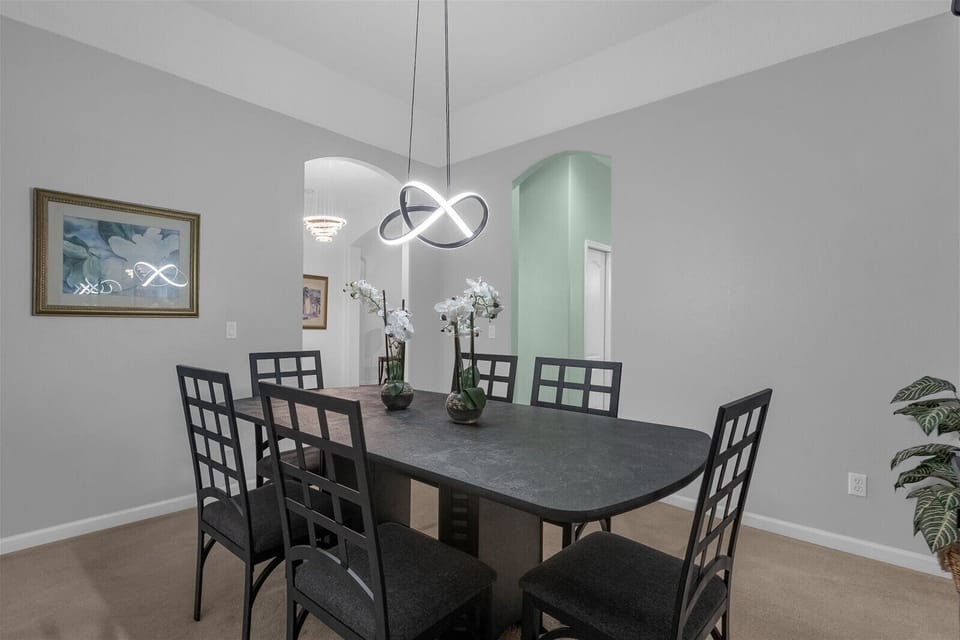 Dining area that Seats 6 People
