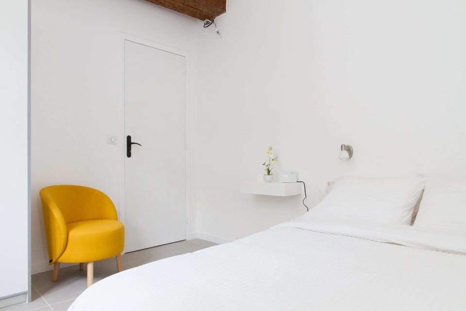 All bedding and linens are provided and you'll find the bed made on arrival