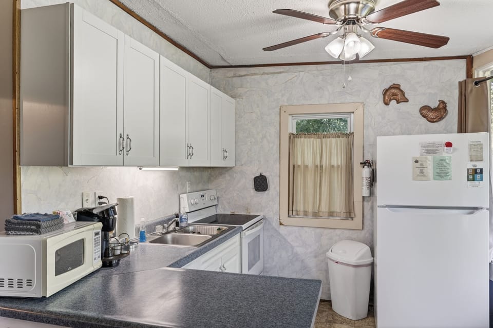 Fully equipped kitchen with everything you need to prepare meals with ease.