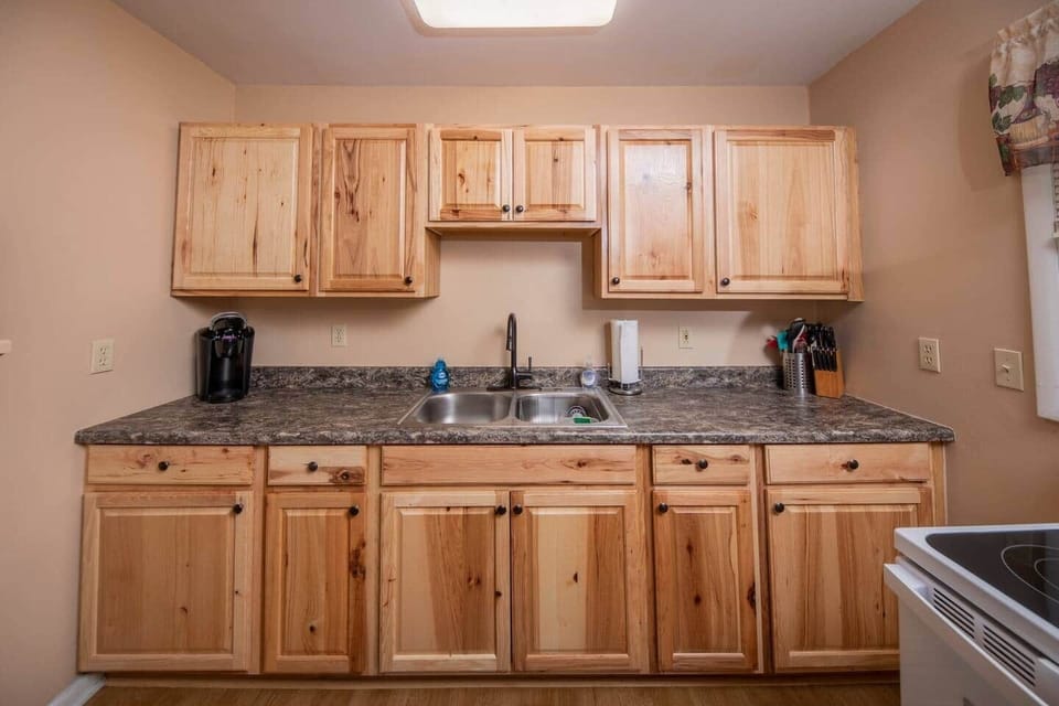 cabinet and counter space for all you kitchen needs