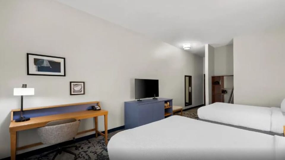 Relax with a simple room overview and convenient desk area.
