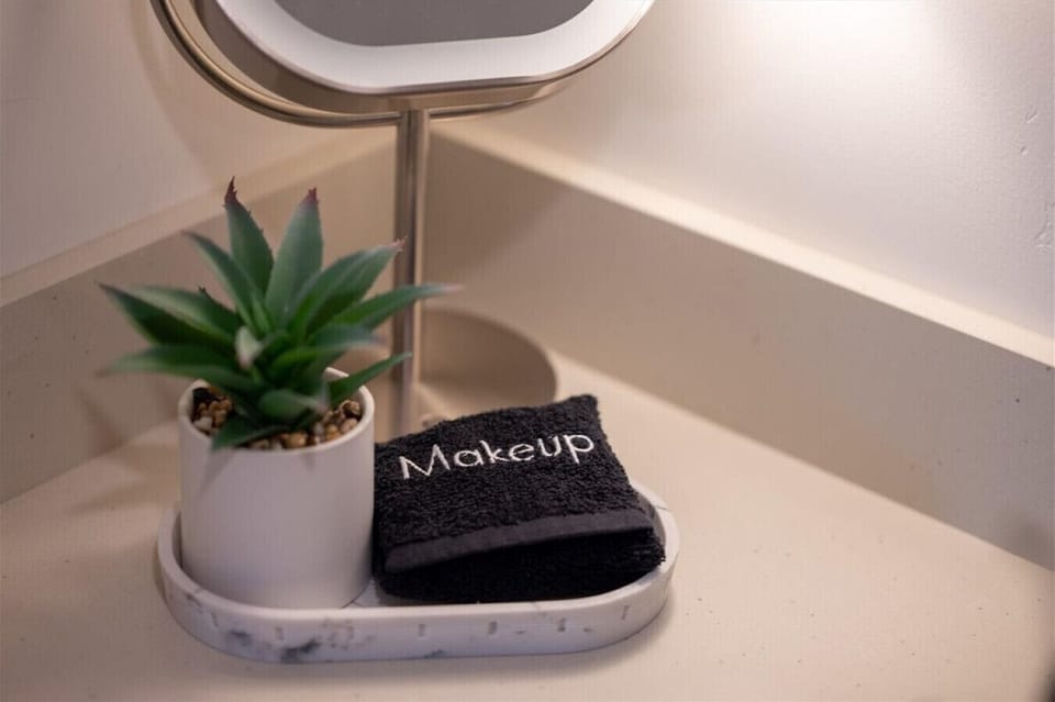 Fully stocked bathroom equipped with Shampoo/Body wash/Conditioner, hair dryer and hair straightener!