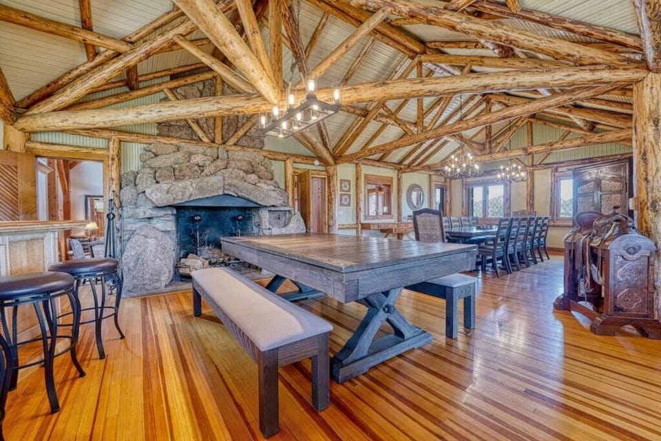 Dining area image 2