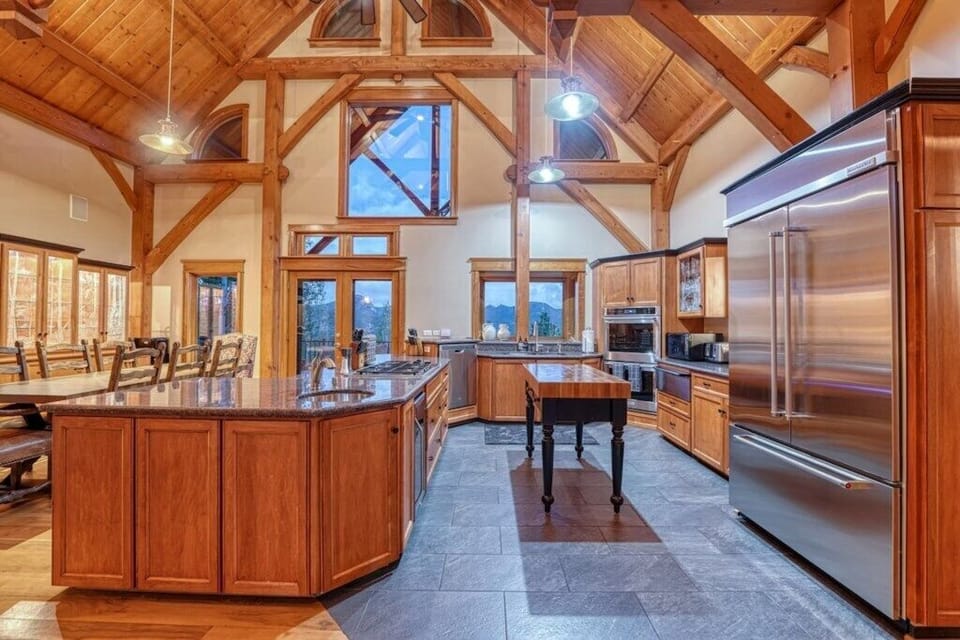 Full kitchen image 1