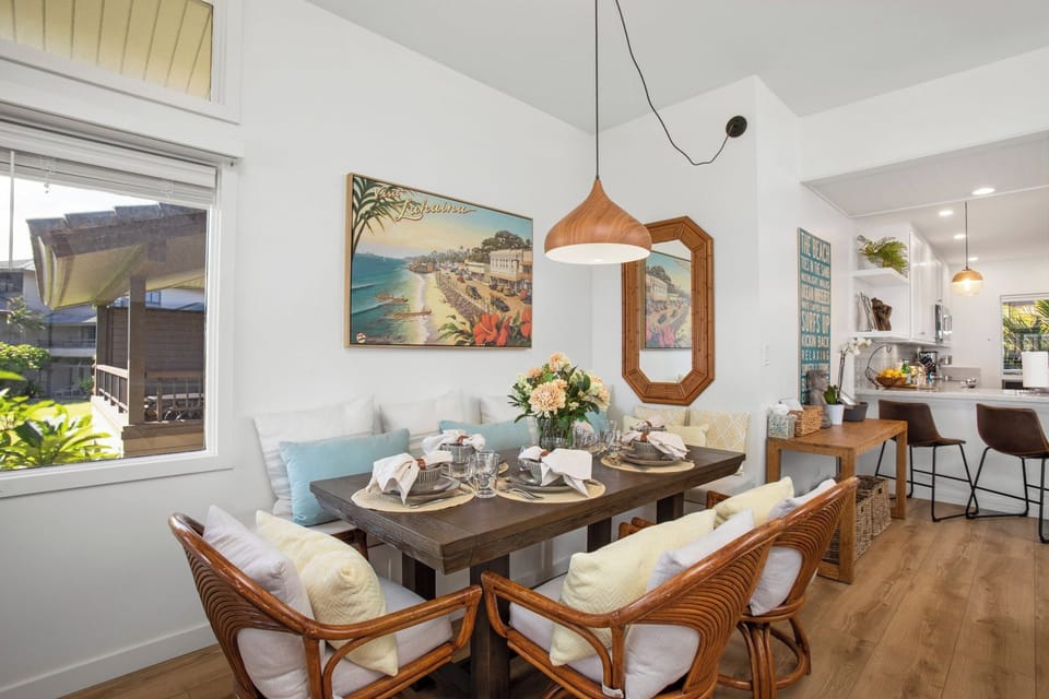Rustic textures, cheerful blooms, and a peek of blue—this is the spot where brunches stretch into the afternoon    KRV-2823