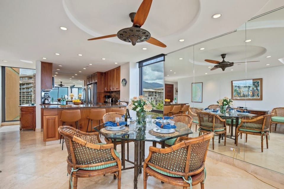 Dine together in a space that’s both elegant and island-casual MAH-719