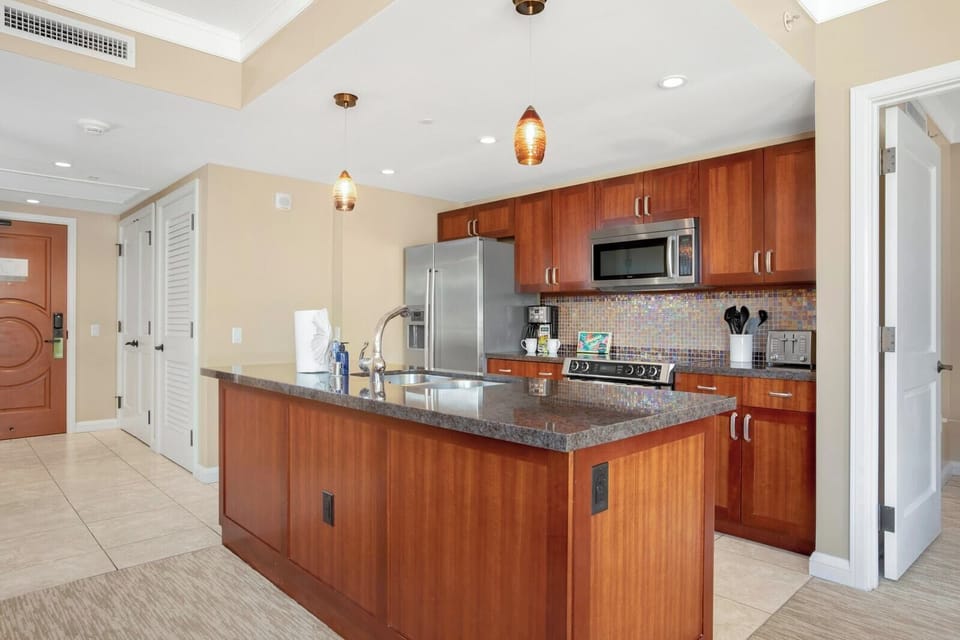 Sleek kitchen with granite counters—chef’s playground. HKH-222