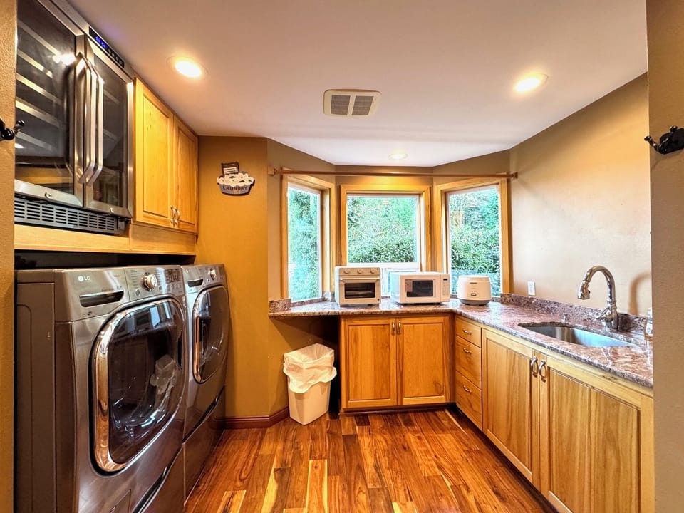 Bright utility room with LG washer/dryer, granite sink, wine cooler & appliances