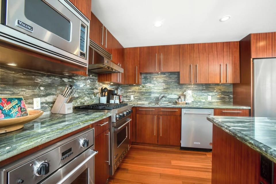 Plenty of space to whip up family lunch or an evening cocktail  HKK-449