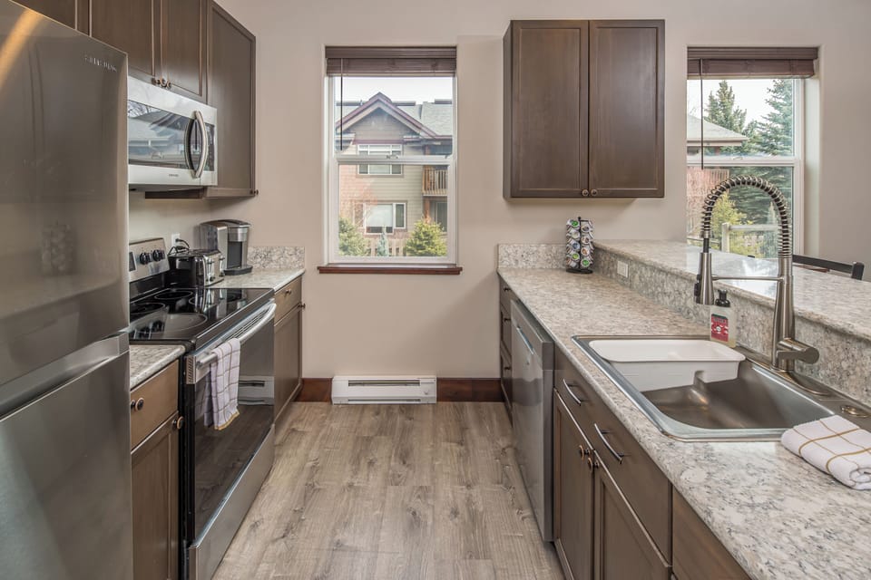 Fully equipped kitchen for all your culinary creations | Lower Level