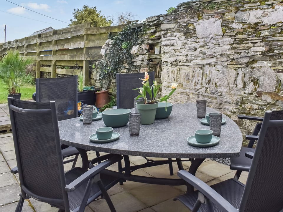 Sitting-out-area | Irisdene, Tintagel