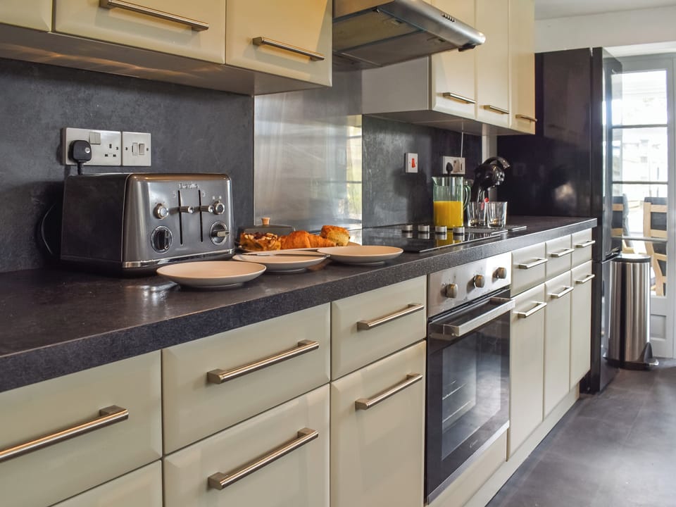 Kitchen | Irisdene, Tintagel