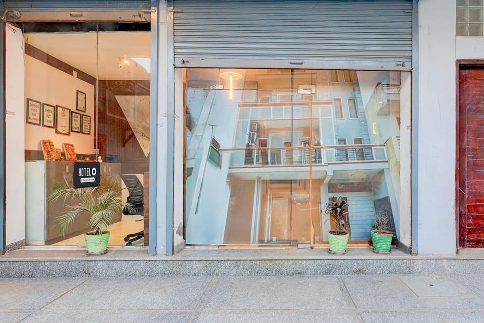 Entrance / Reception