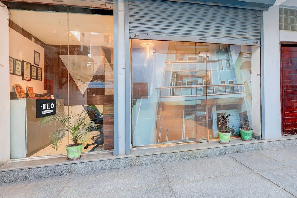Entrance / Reception