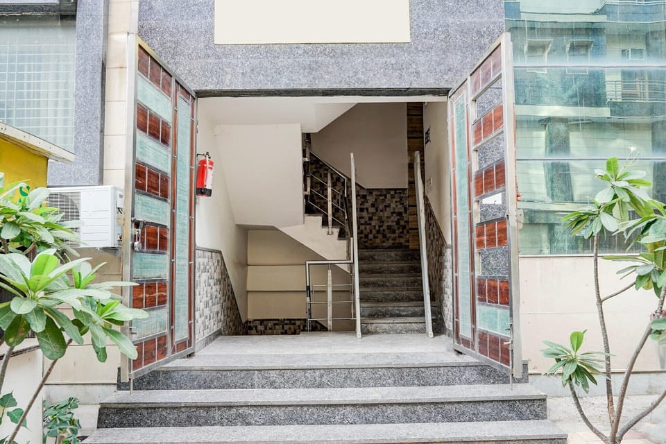 Entrance / Reception