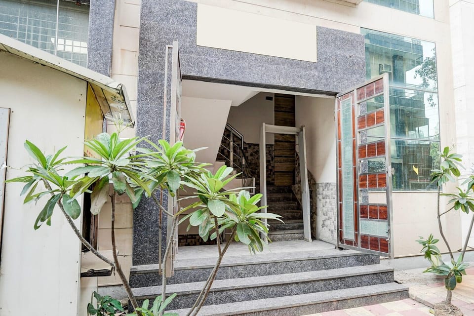 Entrance / Reception