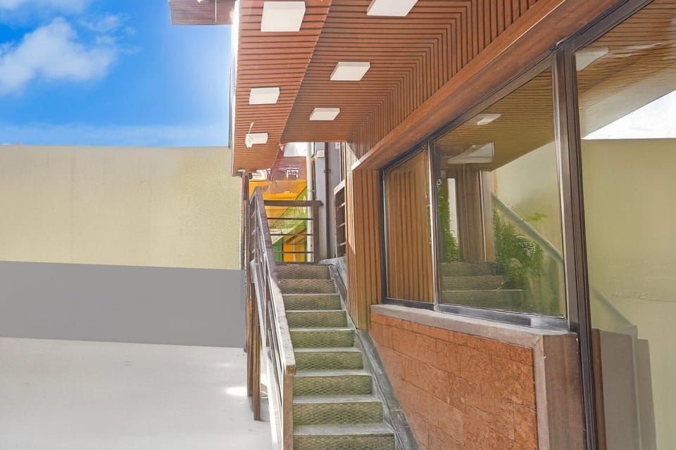 Entrance / Reception
