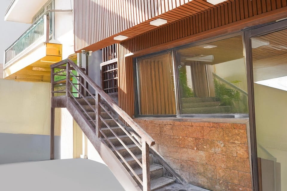 Entrance / Reception
