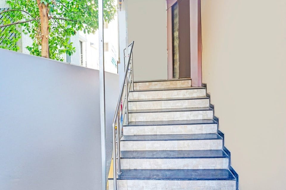 Entrance / Reception