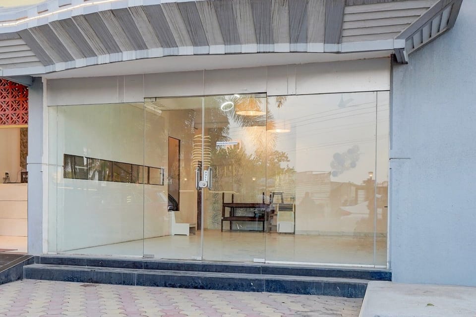 Entrance / Reception
