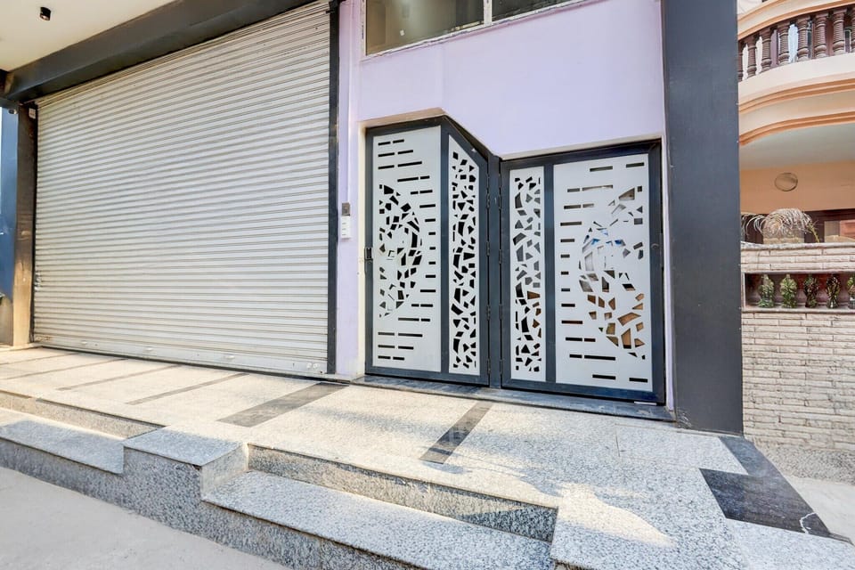Entrance / Reception